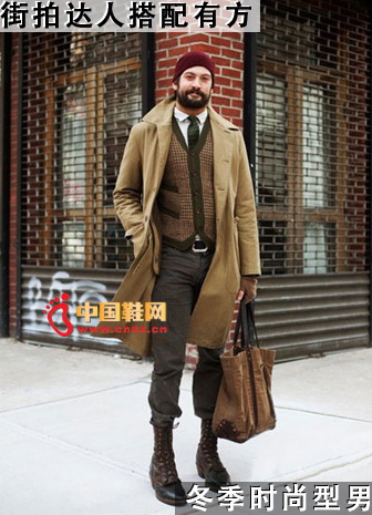 ����ɫ������£��ڴ������ë�£�����ѥ������ʿ�����һ�����ǻ��֮���䡣