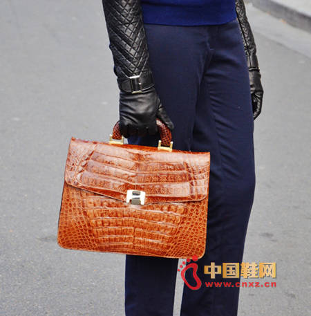 ���ư���